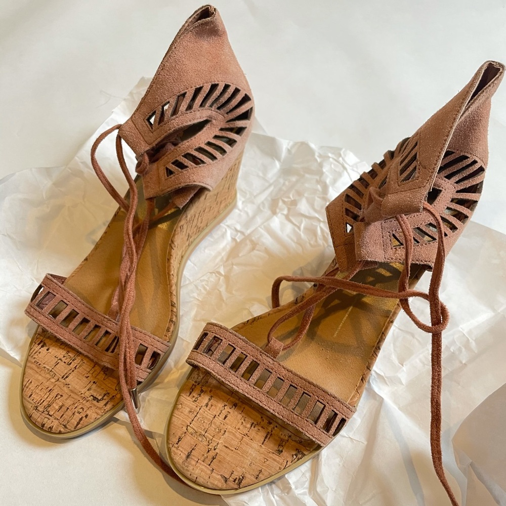 NEW DOLCE VITA COGNAC WEDGE